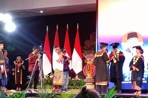 ISI Bali Wisuda ke-XXXIV: Rahib Jimmu Raih Gelar Doktor dengan Prestasi Cemerlang